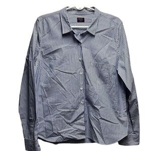 UNTUCKit blue striped button up shirt 16
